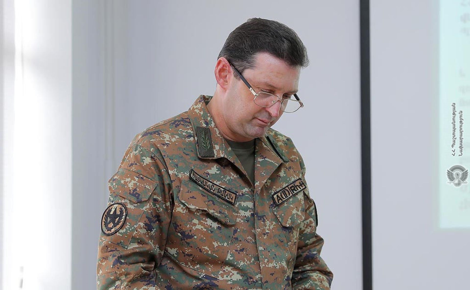 Начальник службы военного контроля МО, генерал-лейтенант Джалал Арутюнян во время доклада министру обороны о проделанных в 2020 году работах (26 марта 2021). Еревaн - Sputnik Արմենիա, 1920, 30.12.2022