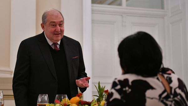 Официальный ужин в честь президента Армении Армена Саркисяна и госпожи Нуне Саркисян от имени Президента Грузии Саломе Зурабишвили (15 апреля 2021). Тбилиси - Sputnik Армения