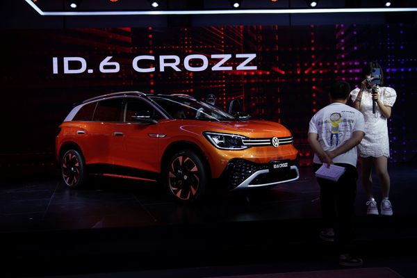 Автомобиль Volkswagen ID.6 CROZZ на международной автомобильной выставке в Шанхае Автомобиль Volkswagen ID.6 CROZZ на международной автомобильной выставке в Шанхае - Sputnik Армения
