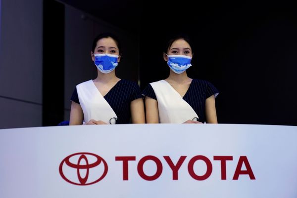 Стенд Toyota на международной автомобильной выставке в Шанхае Стенд Toyota на международной автомобильной выставке в Шанхае - Sputnik Армения
