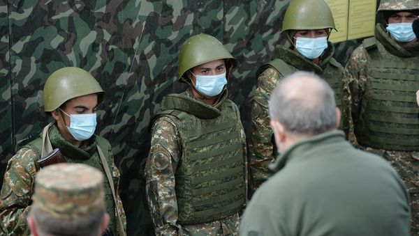 Президент Армен Саркисян в сопровождении с омбудсменом Арманом Татояном посетили передовую (19 апреля 2021). Сюник - Sputnik Армения