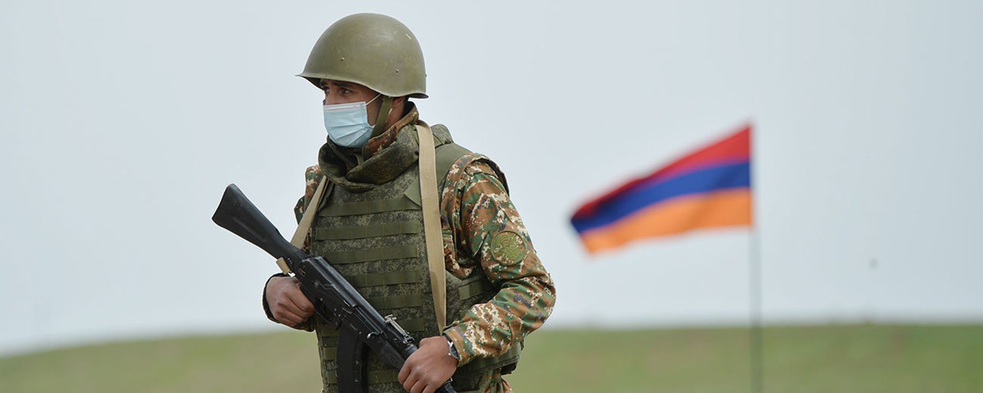 Армянский военнослужащий на армяно-азербайджанской границе - Sputnik Արմենիա, 1920, 16.07.2021