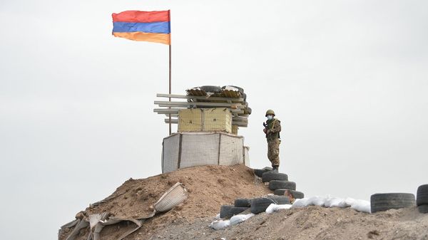 Армянский военнослужащий на армяно-азербайджанской границе - Sputnik Армения