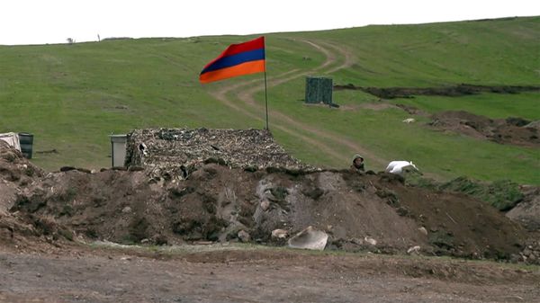 Армянский военнослужащий на армяно-азербайджанской границе - Sputnik Армения