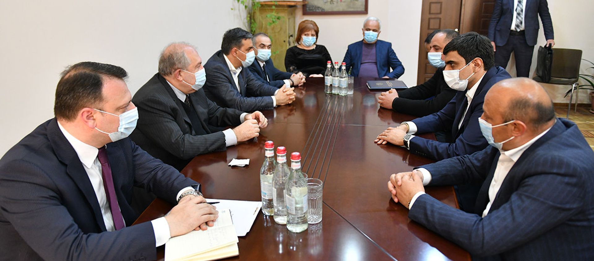 Նախագահ Արմեն Սարգսյանը Գորիսի քաղաքապետարանում հանդիպել է մի շարք համայնքների ղեկավարների հետ - Sputnik Արմենիա, 1920, 20.04.2021