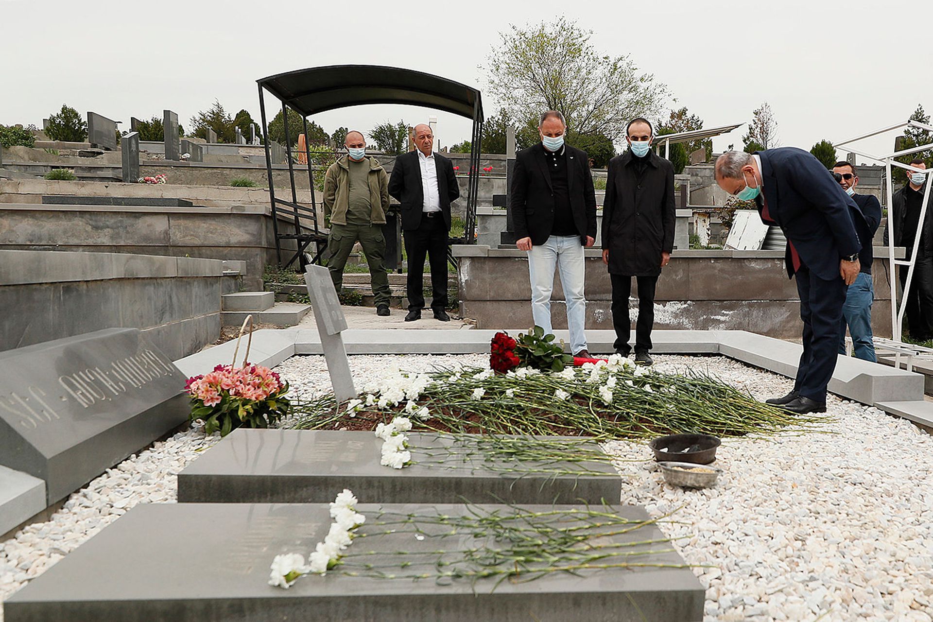 Никол Пашинян посетил могилу легендарного Командоса Никол Пашинян посетил могилу легендарного Командоса - Sputnik Армения, 1920, 20.04.2021