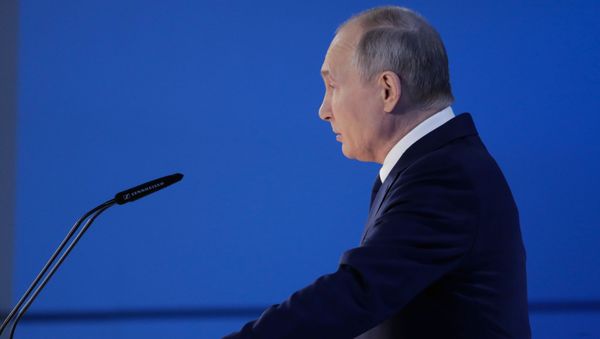 Президент РФ Владимир Путин выступает с ежегодным посланием Федеральному Собранию - Sputnik Армения