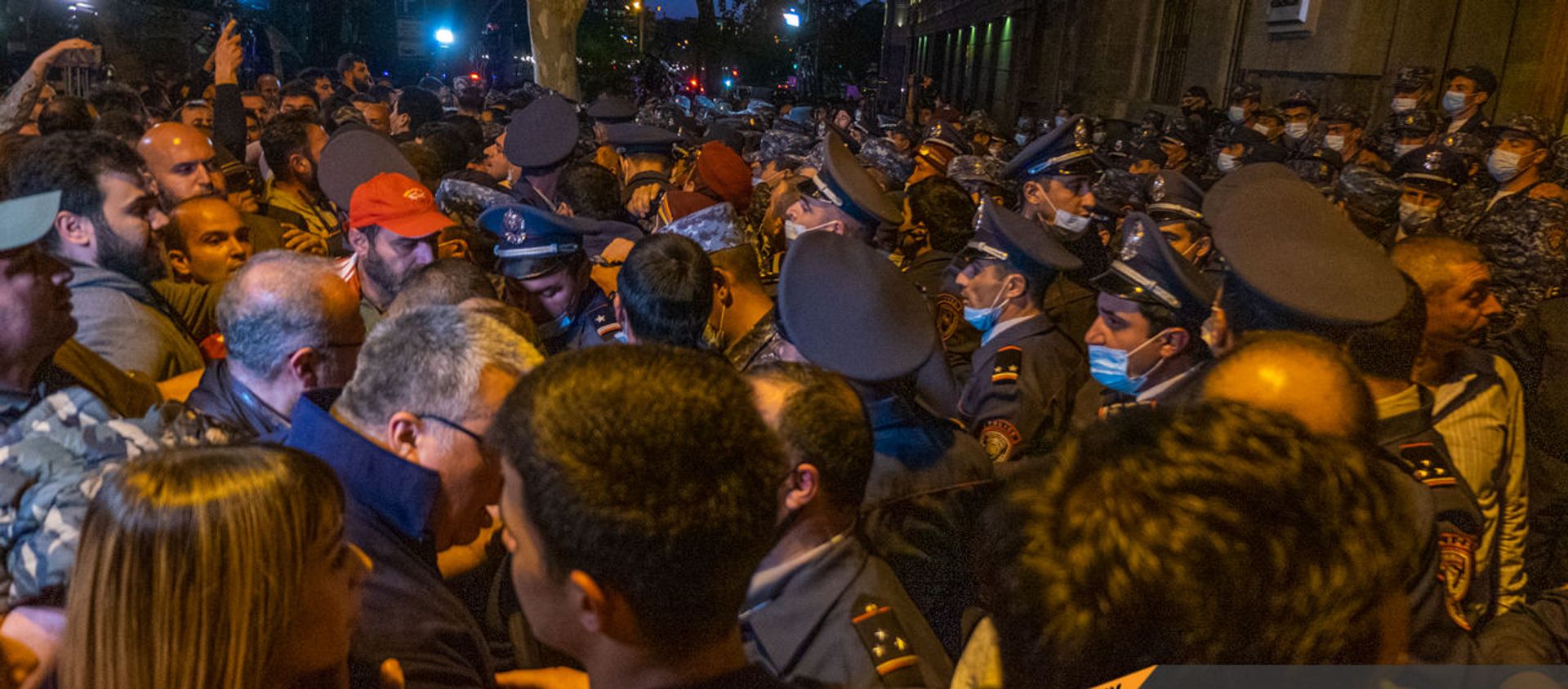 Задержания во время митинга в поддержку сюникцев (22 апреля 2021). Еревaн - Sputnik Արմենիա, 1920, 29.04.2021