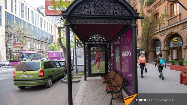 Остановка городского транспорта компании Outdoor effect в Ереване - Sputnik Արմենիա