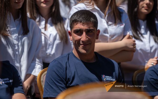 Хачик Уснунц, пациент реабилитационного центра Защитника Отечества, во время церемонии открытия центра протезирования (23 апреля 2021). Еревaн - Sputnik Армения