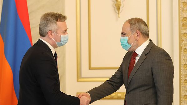 Премьер-министр Никол Пашинян принял госсекретаря Министерства Европы и иностранных дел Франции Жана-Батиста Лемуана (23 апреля 2021). Еревaн - Sputnik Армения