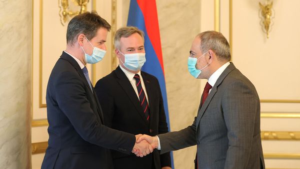Премьер-министр Никол Пашинян принял госсекретаря Министерства Европы и иностранных дел Франции Жана-Батиста Лемуана (23 апреля 2021). Еревaн - Sputnik Արմենիա