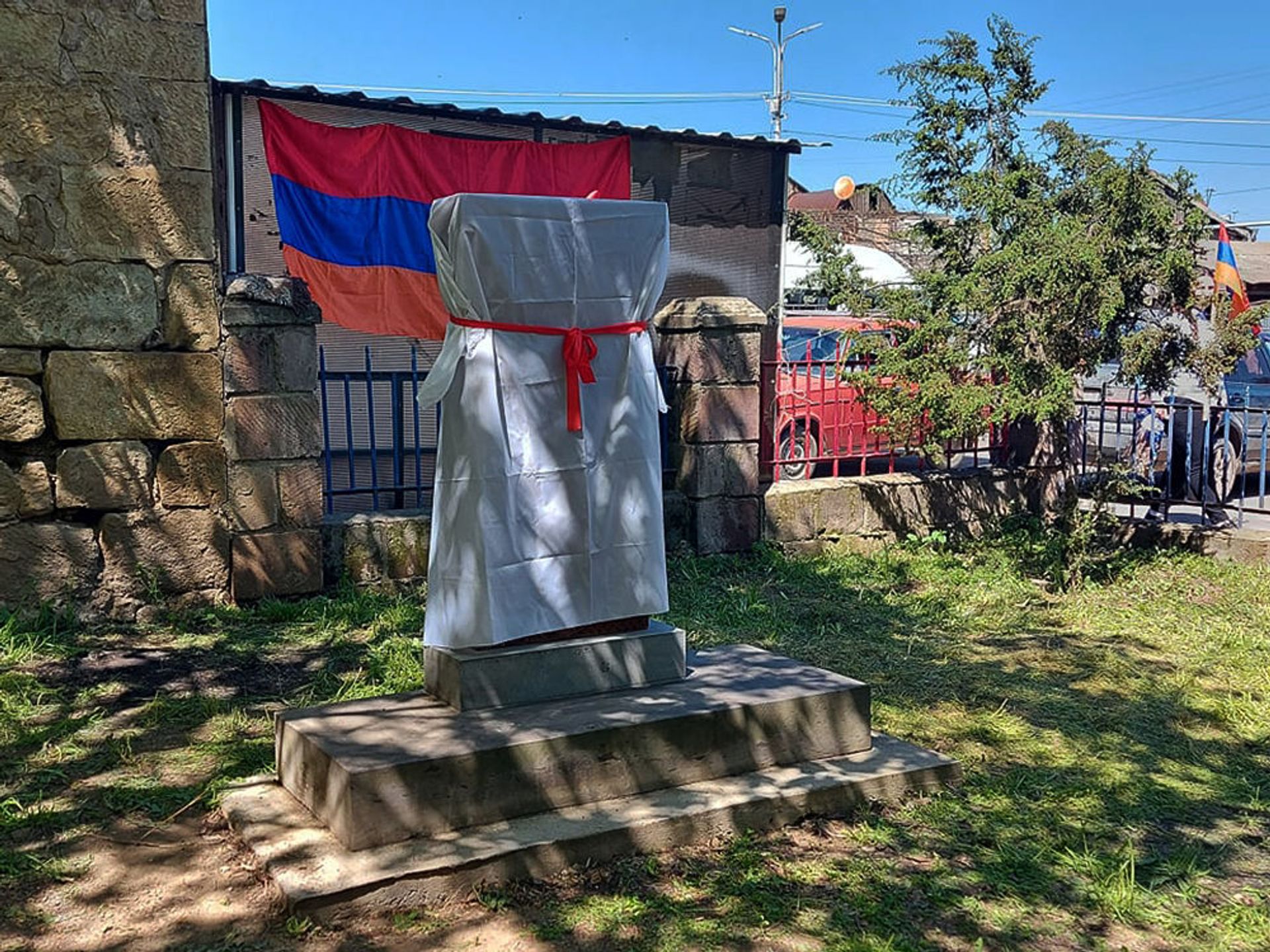 Չապրած կյանքի ներկայություն. սահմանամերձ Բերդավանում հերոսների հիշատակի խաչքար տեղադրվեց - Sputnik Արմենիա, 1920, 23.04.2021