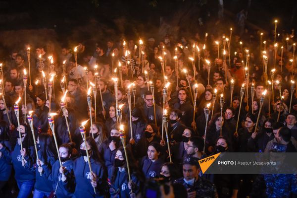 Факельное шествие в память жертвам Геноцида армян (23 апреля 2021). Ереван Факельное шествие в память жертвам Геноцида армян (23 апреля 2021). Ереван - Sputnik Армения