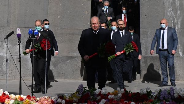 Армен Саркисян посетил мемориальный комплекс Цицернакаберд (24 апреля 2021). Ереван - Sputnik Армения