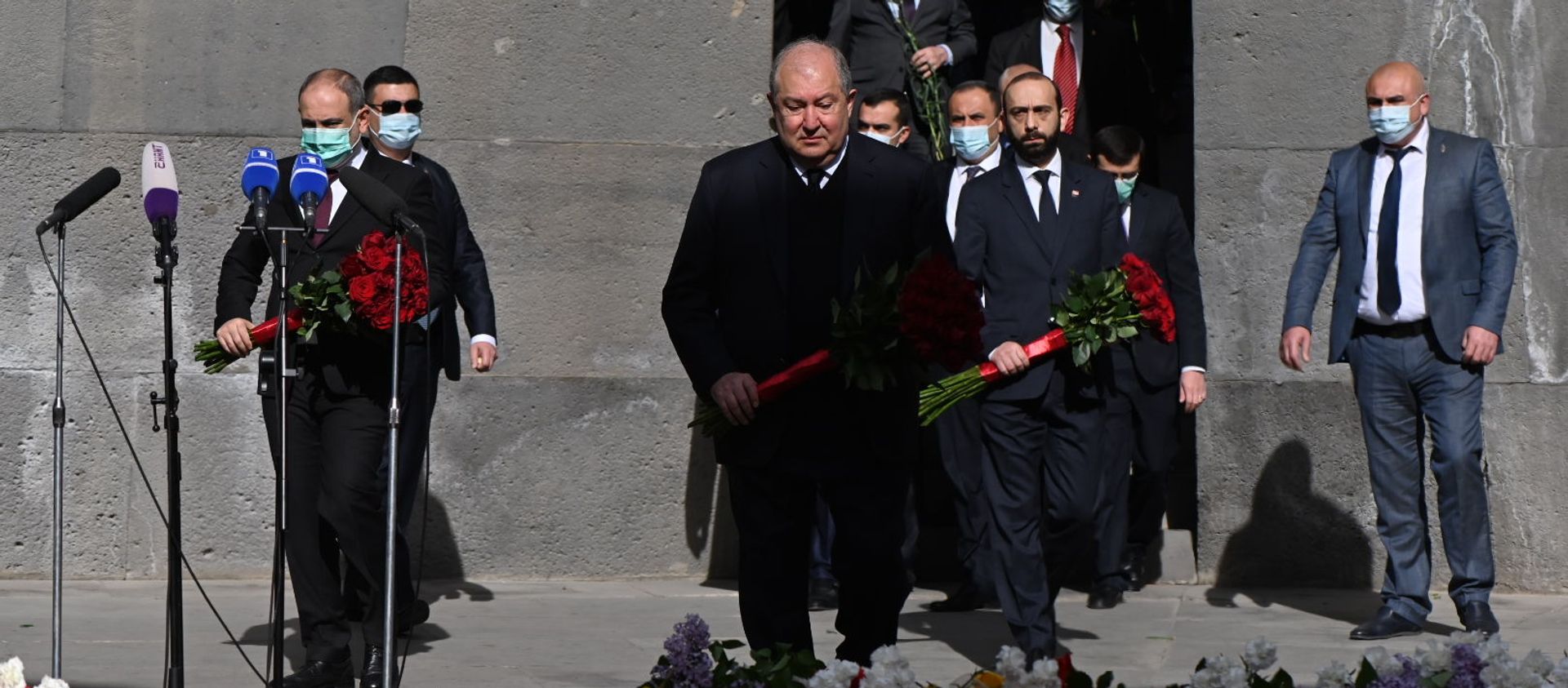 Армен Саркисян посетил мемориальный комплекс Цицернакаберд (24 апреля 2021). Ереван Армен Саркисян посетил мемориальный комплекс Цицернакаберд (24 апреля 2021). Ереван - Sputnik Армения, 1920, 24.04.2021