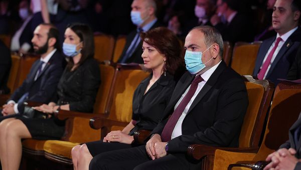 Премьер-министр Никол Пашинян с супругой Анной Акопян присутствовали на заключительном концерте Трилогии Памяти, посвященном 106-й годовщине Геноцида армян (24 апреля 2021). Еревaн - Sputnik Արմենիա