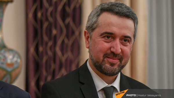 Замминистра МОНКС Ара Хзмалян в парадном зале Национального академического театра оперы и балета им. А. Спендиаряна (26 апреля 2021). Еревaн - Sputnik Արմենիա