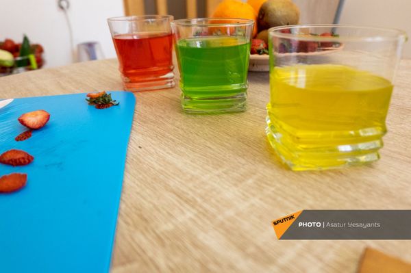 Вкусная и красивая продукция Mr Jelly на кухне у создательницы бренда Вард Хачатрян - Sputnik Армения