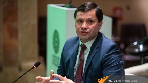 Генеральный секретарь Национальной комиссии Армении по делам ЮНЕСКО Арман Хачатрян на пресс-конференции на тему Наследие Арцаха под угрозой: на перекрестке вызовов (27 апреля 2021). Еревaн - Sputnik Армения