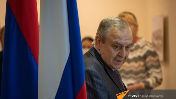Постпред Крыма при президенте РФ, вице-премьер правительства Георгий Мурадов на выставке Мощь российского Крыма в Доме Москвы (29 апреля 2021). Еревaн - Sputnik Արմենիա