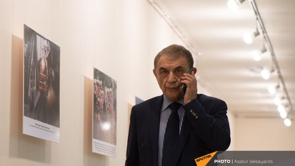 Ара Баблоян на выставке Мощь российского Крыма в Доме Москвы (29 апреля 2021). Еревaн - Sputnik Армения