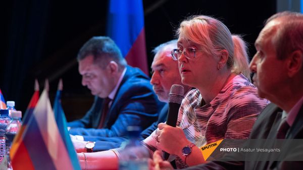Министр финансов Крыма Ирина Кивико на пресс-конференции в рамках выставки Мощь российского Крыма в Доме Москвы (29 апреля 2021). Еревaн - Sputnik Армения