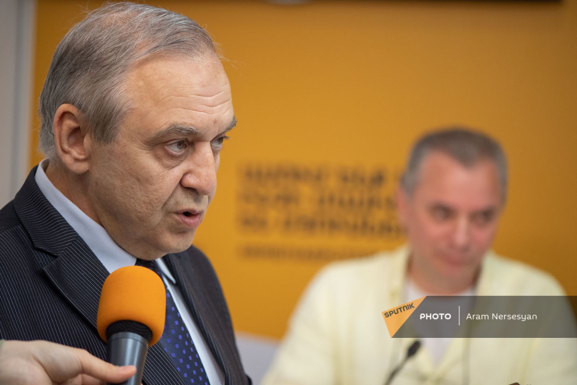 Потерянную в Крыму 77 лет назад медаль За боевые заслуги вручили сыну героя в Армении - Sputnik Армения, 1920, 30.04.2021