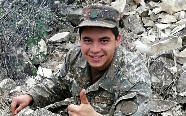 Погибший в карабахской войне 20-летний Гор Аветикян в дни войны Погибший в карабахской войне 20-летний Гор Аветикян в дни войны - Sputnik Армения