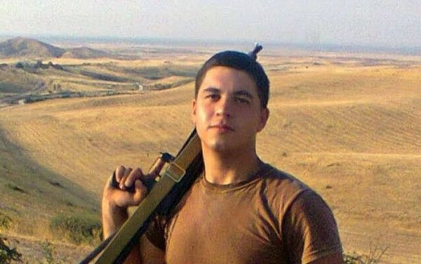 Погибший в карабахской войне 20-летний Гор Аветикян Погибший в карабахской войне 20-летний Гор Аветикян - Sputnik Армения