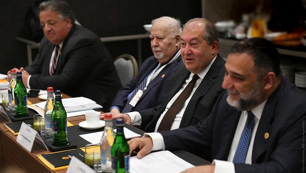 Президент Армен Саркисян принял участие во встрече отборочной комиссии премии Аврора (19 октября 2019). Еревaн Президент Армен Саркисян принял участие во встрече отборочной комиссии премии Аврора (19 октября 2019). Еревaн - Sputnik Армения