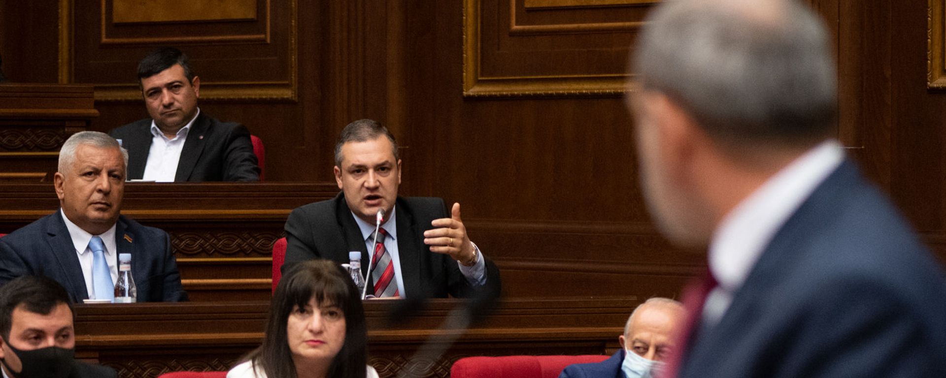 Премьер-министр Никол Пашинян отвечает на вопросы депутатов во время внеочередного заседания Парламента (3 мая 2021). Еревaн Премьер-министр Никол Пашинян отвечает на вопросы депутатов во время внеочередного заседания Парламента (3 мая 2021). Еревaн - Sputnik Արմենիա, 1920, 03.05.2021
