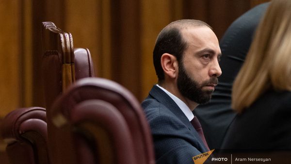 Председатель НС Арарат Мирзоян во время внеочередного заседания Парламента (3 мая 2021). Еревaн - Sputnik Армения