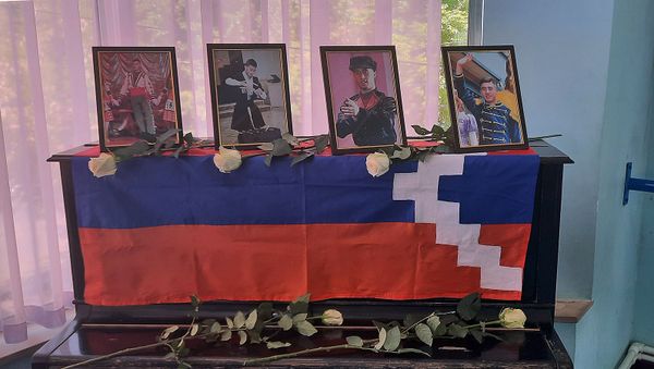 Один из залов в школе искусств Дисней назвали в честь погибшего военнослужащего Шагена Галстяна (3 мая 2021). Еревaн - Sputnik Արմենիա