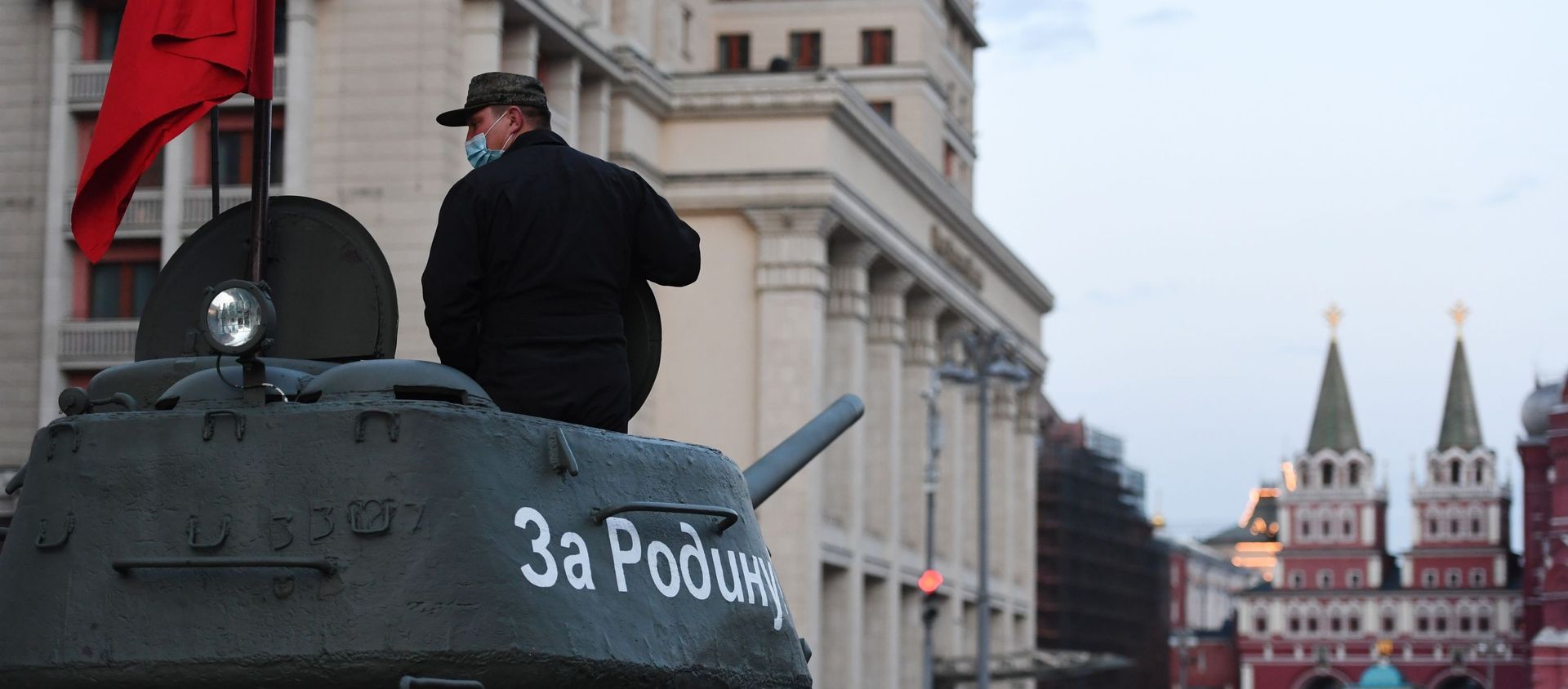 Исторический танк Т-34-85 на репетиции парада к 76-й годовщине Победы в Великой Отечественной войне. - Sputnik Армения, 1920, 04.05.2021