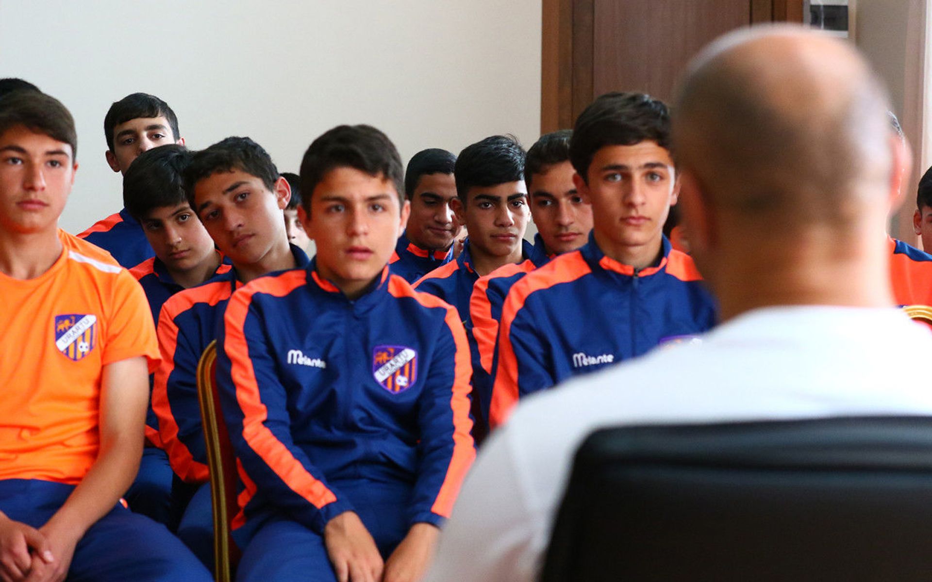 «Ուրարտուն» հյուրընկալել է Արթուր Աբրահամին. 11-մետրանոցներ են եղել «Ուրարտուն» հյուրընկալել է Արթուր Աբրահամին. 11-մետրանոցներ են եղել - Sputnik Արմենիա, 1920, 05.05.2021