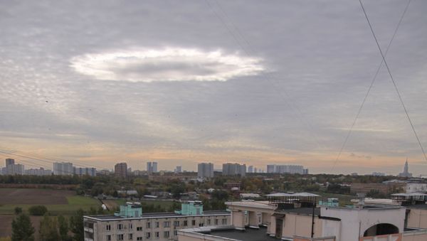 НЛО, Необычное явление в небе над Москвой - Sputnik Армения