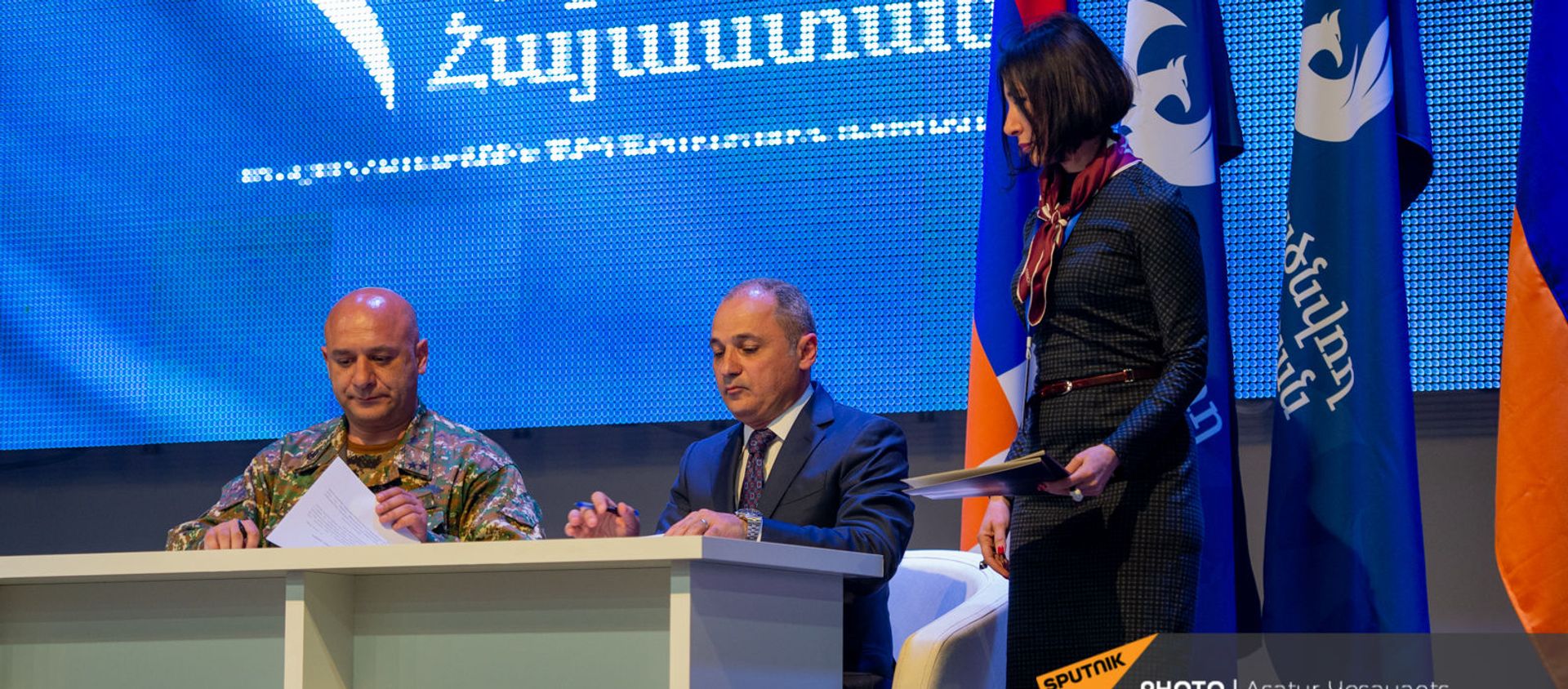 Ваге Акопян на съезде партии Возрождающаяся Армения (5 мая 2021). Еревaн - Sputnik Армения, 1920, 08.07.2021
