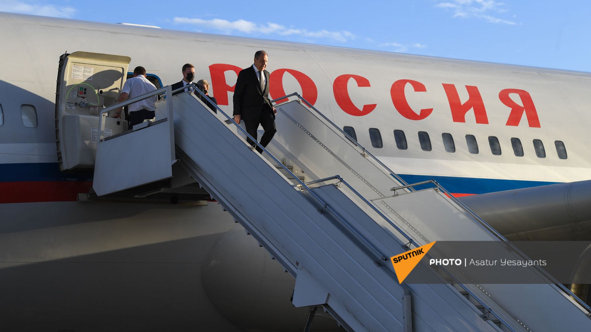 Глава МИД РФ Сергей Лавров с официальным визитом прибыл в Армению (5 мая 2021). Ереван Глава МИД РФ Сергей Лавров с официальным визитом прибыл в Армению (5 мая 2021). Ереван - Sputnik Արմենիա, 1920, 05.05.2021