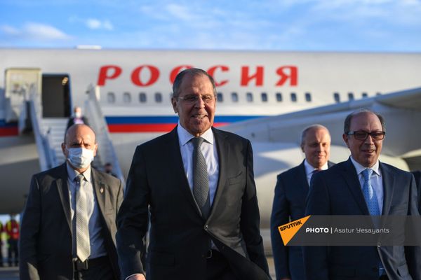 Глава МИД РФ Сергей Лавров с официальным визитом прибыл в Армению (5 мая 2021). Ереван Глава МИД РФ Сергей Лавров с официальным визитом прибыл в Армению (5 мая 2021). Ереван - Sputnik Армения