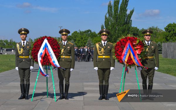 Глава МИД РФ Сергей Лавров в Мемориале Цицернакаберд (6 мая 2021). Еревaн - Sputnik Армения