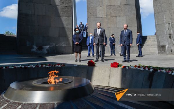  Глава МИД РФ Сергей Лавров в Мемориале Цицернакаберд (6 мая 2021). Еревaн - Sputnik Армения