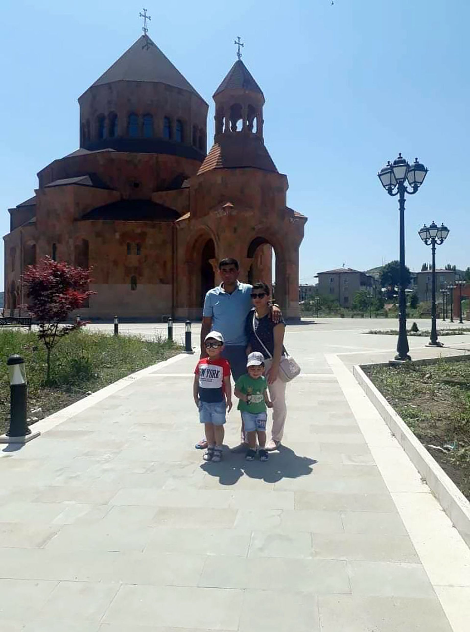 Присмотри за детьми, может что случится: раненному в бою майору Хачатряну нужна помощь - Sputnik Армения, 1920, 06.05.2021