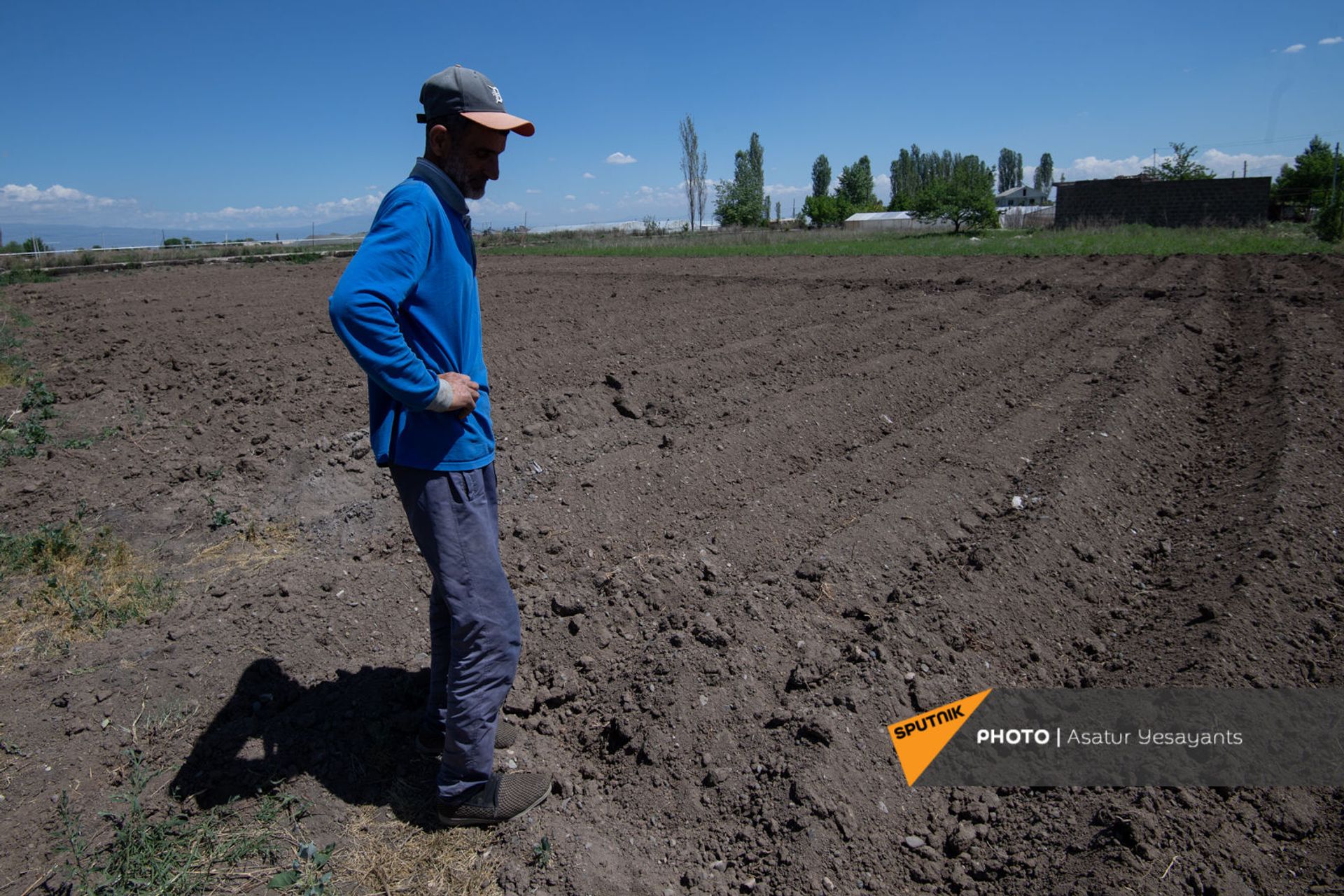 «Եթե մերը չի ծախվում, դրսից ինչո՞ւ են բերում». գյուղացիները թևաթափ են` կանաչեղենը թափել են - Sputnik Արմենիա, 1920, 11.05.2021