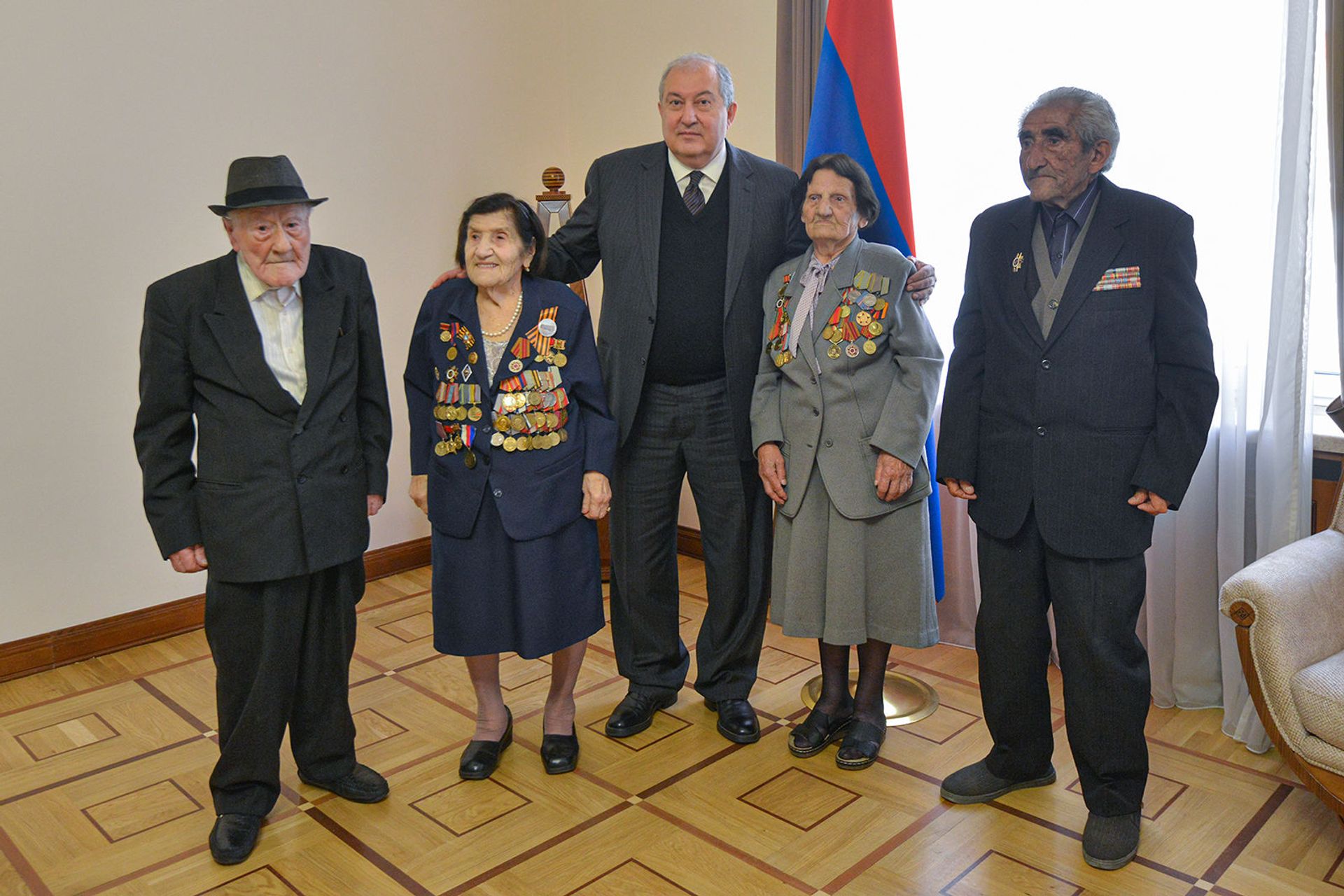 «Հաղթանակը չի տրվում որպես նվեր». նախագահը հյուրընկալել է Հայրենական պատերազմի վետերանների «Հաղթանակը չի տրվում որպես նվեր». նախագահը հյուրընկալել է Հայրենական պատերազմի վետերանների - Sputnik Արմենիա, 1920, 07.05.2021