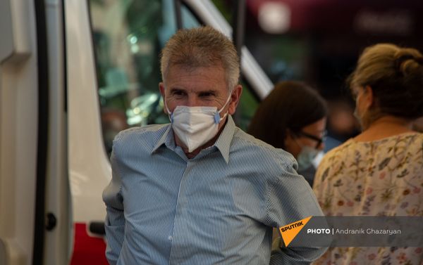 Иностранцы прививаются в мобильной точке по прививке граждан на Северном Проспекте (7 мая 2021 год). Еревaн - Sputnik Армения