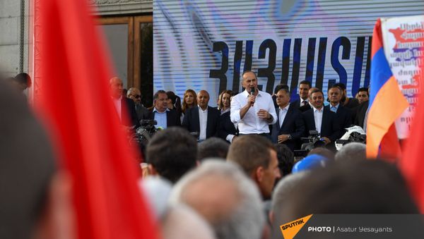 Роберт Кочарян выступает на митинге (9 мая 2021). Еревaн - Sputnik Армения