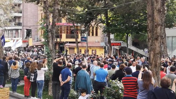 Как встречали Роберта Кочаряна на митинге - Sputnik Армения