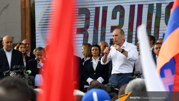 Роберт Кочарян выступает на митинге (9 мая 2021). Еревaн - Sputnik Армения
