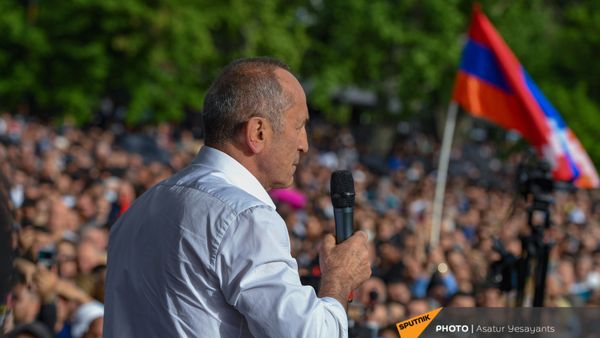 Роберт Кочарян выступает на митинге (9 мая 2021). Еревaн - Sputnik Армения